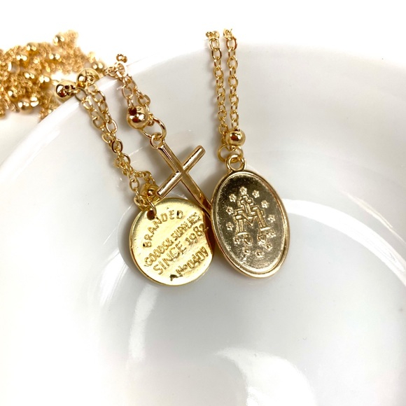 NEW 14k Gold plated Mother Mary necklace - Picture 11 of 11